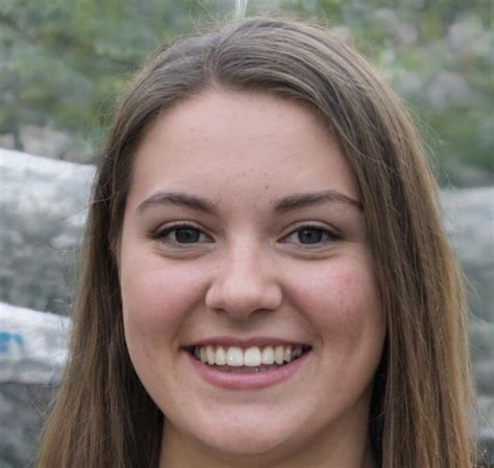 Emily Tosta Wiki, Bio, Age, Boyfriend, Height, Parents, Birthday