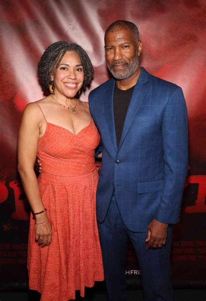 Is Nick Robinson Dating A Girlfriend Or Is He Gay? His Siblings, Net worth, & Family