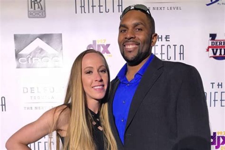 Is the former NFL star Deron Jenkins Married to his Wife? What about his Relationship with his Girlfriend?