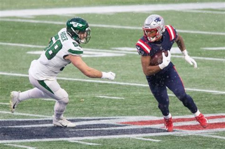 Jakobi Meyers, Las Vegas Raiders Wide Receiver, Achieves Touchdown against the Green Bay Packers - SarkariResult