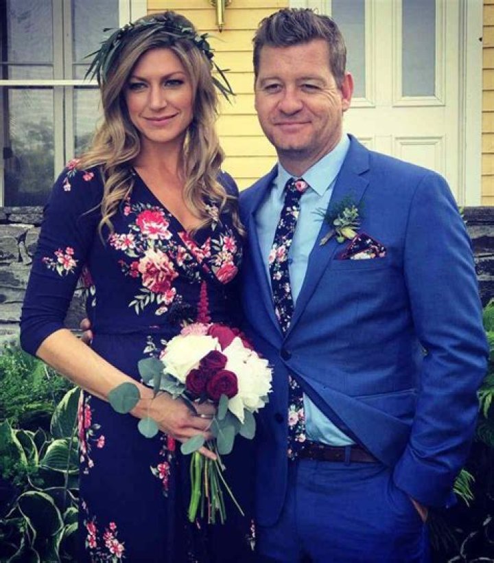 Jes Macallan Dating, Boyfriend, Past Affairs, Net Worth, Earnings, Age, Height, Wiki-Bio