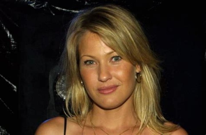 Joey Lauren Adams Height, Weight, Measurements, Bra Size, Shoe Size