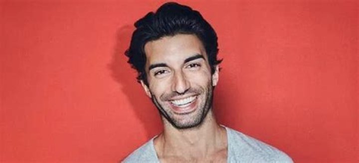 Justin Baldoni Height, Weight, Measurements, Shoe Size