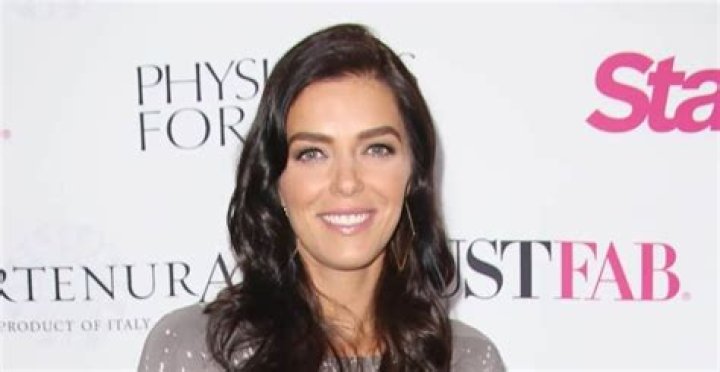 Kim Cattrall Height, Weight, Measurements, Bra Size, Shoe Size