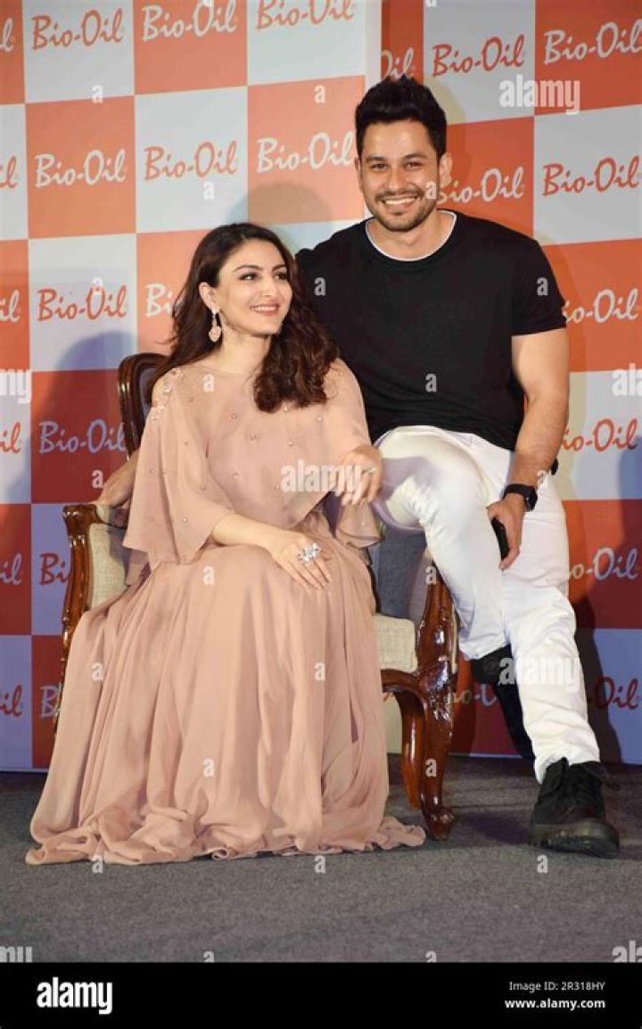 Kunal Khemu Net Worth: Details About Movies, Age, Parents, Height, Wife - SarkariResult