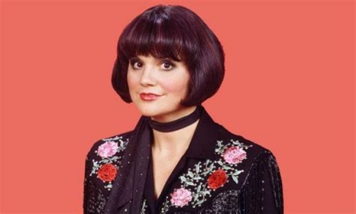 Linda Ronstadt Height, Weight, Measurements, Bra Size, Shoe Size