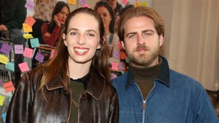 Maya Hawke Dating, Boyfriend, Net Worth, Salary, Age, Height, Facts