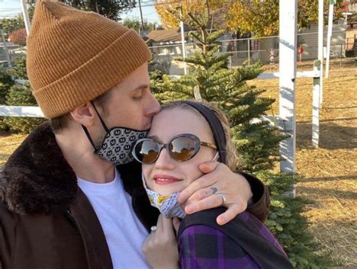 Meet Julia Garner – All About Mark Foster’s Wife