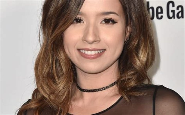 Pokimane Height, Weight, Measurements, Bra Size, Shoe Size