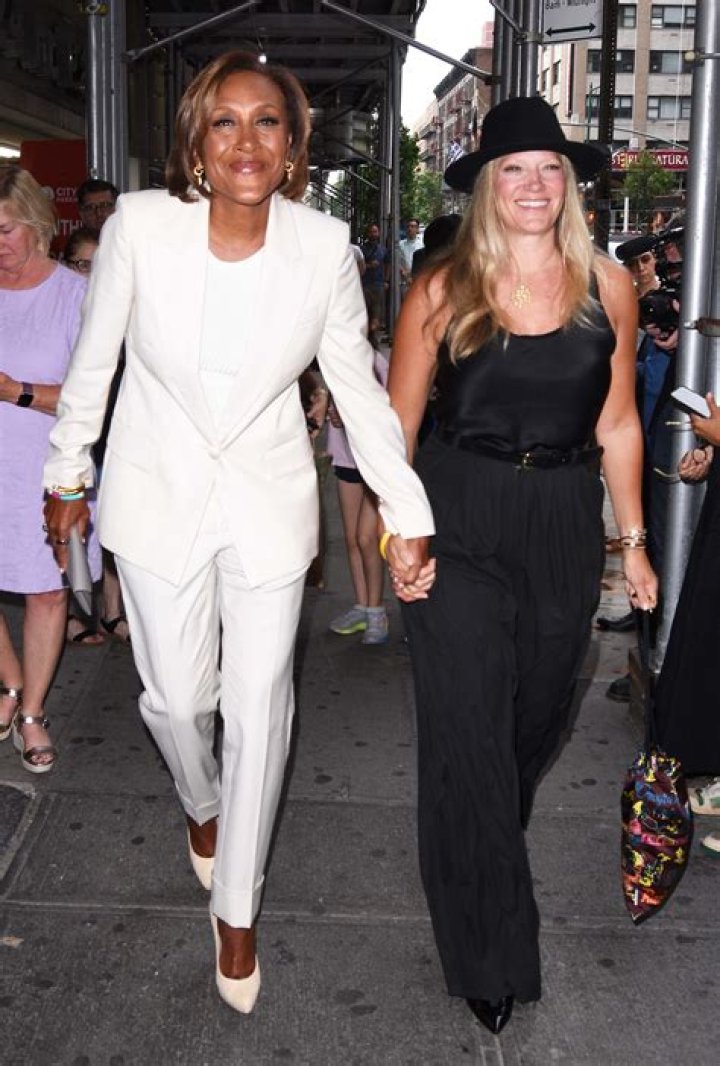 Robin Roberts and Amber Laign : Net Worth and Age Difference - SarkariResult