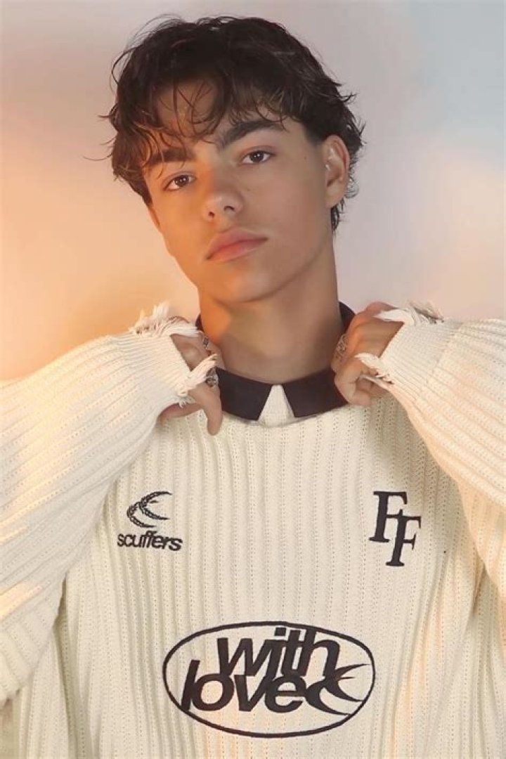 Who is Mischa Barton? What Happened to Her? Where is She Now? - SarkariResult